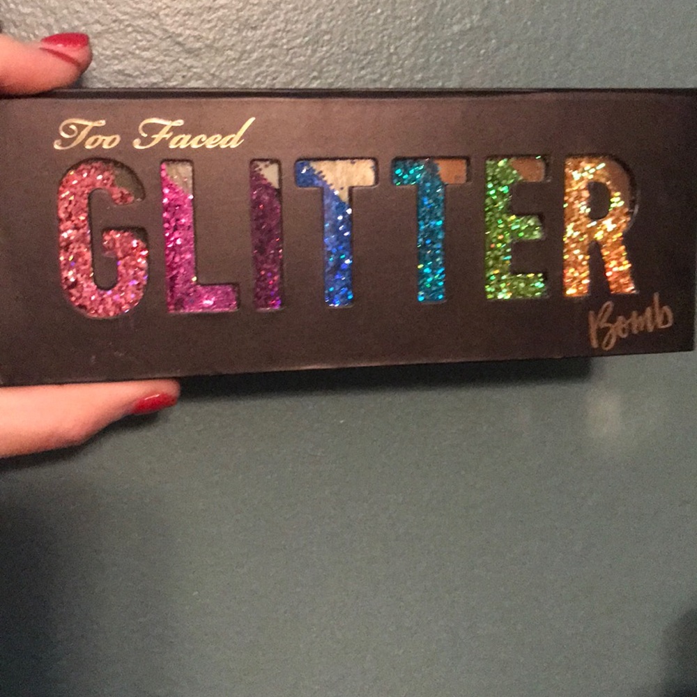 Too faced glitter bomb eye shadow palette